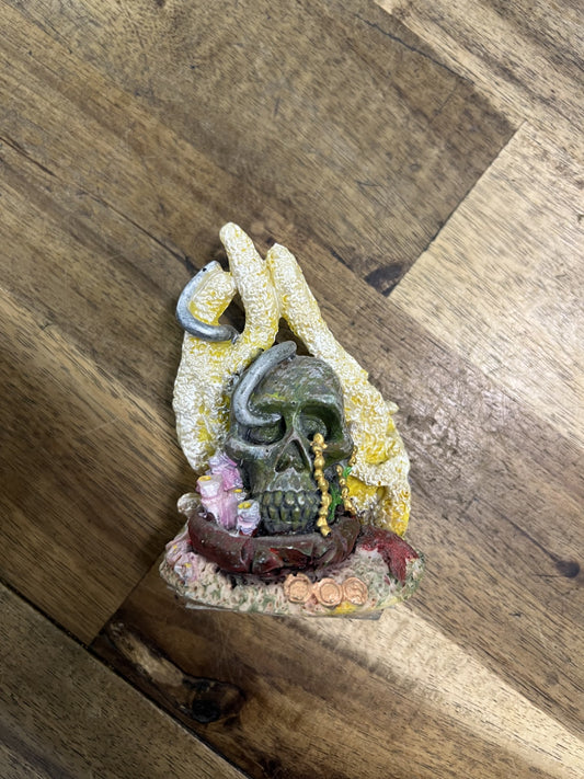 Aquatic Ornament - Skull With Plants